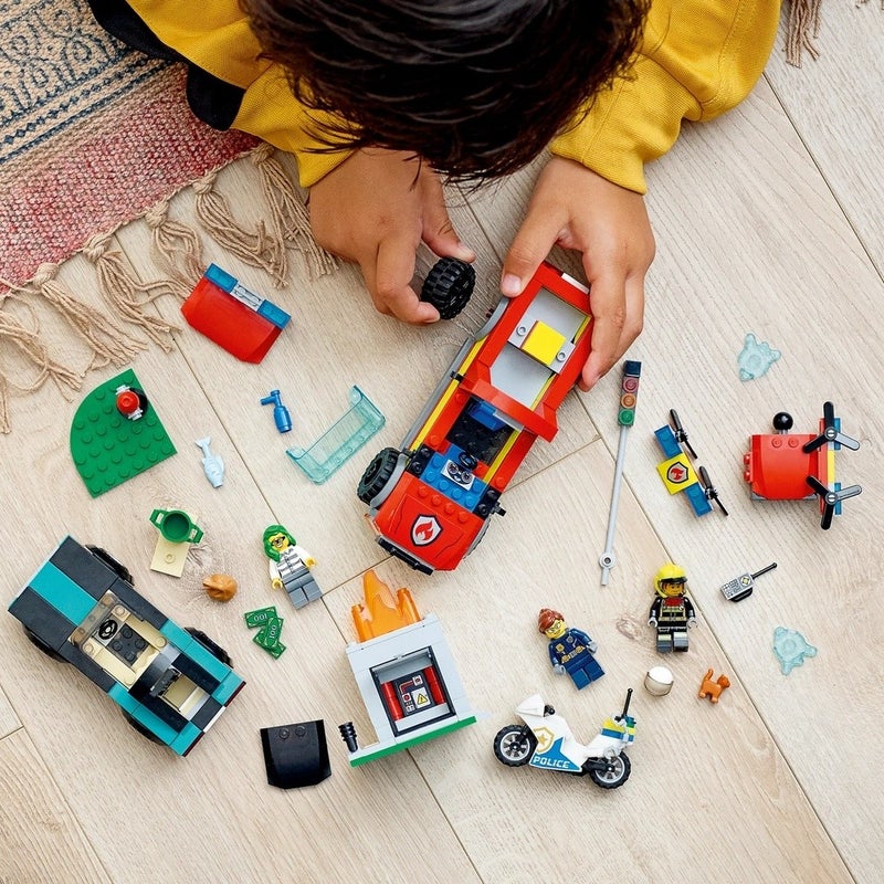 LEGO - City Fire Rescue & Police Chase 295 Pieces - 60319 - Image 3