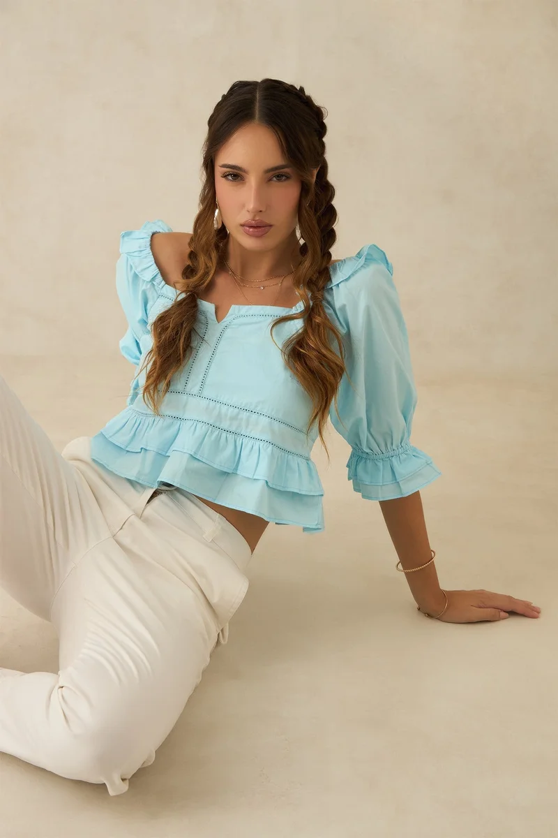 فيرجيو بلوزة قصيرة قطنية فيرجيو بتفاصيل دانتيل وكشكشة