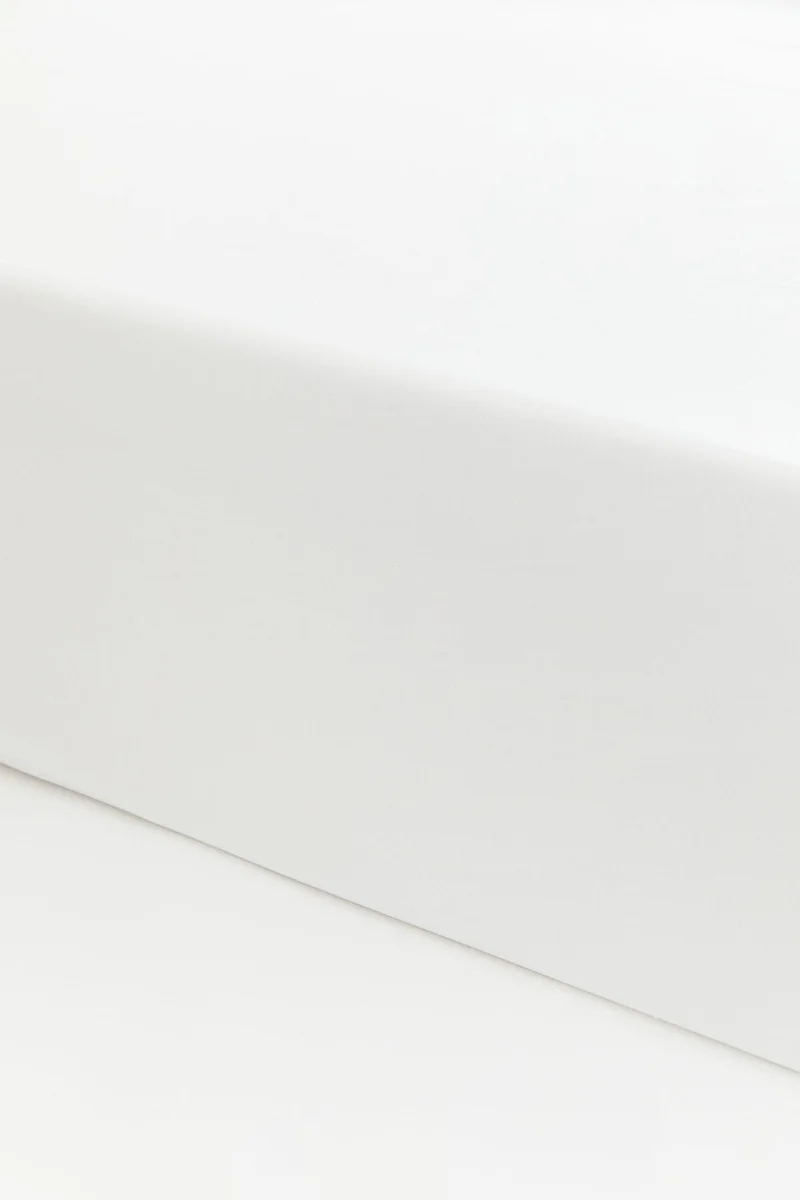 اتش اند ام Cot fitted sheet