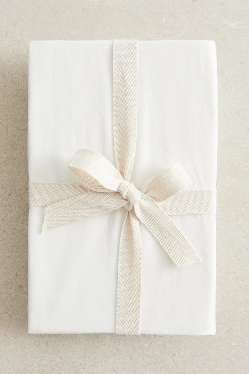 اتش اند ام Cot fitted sheet