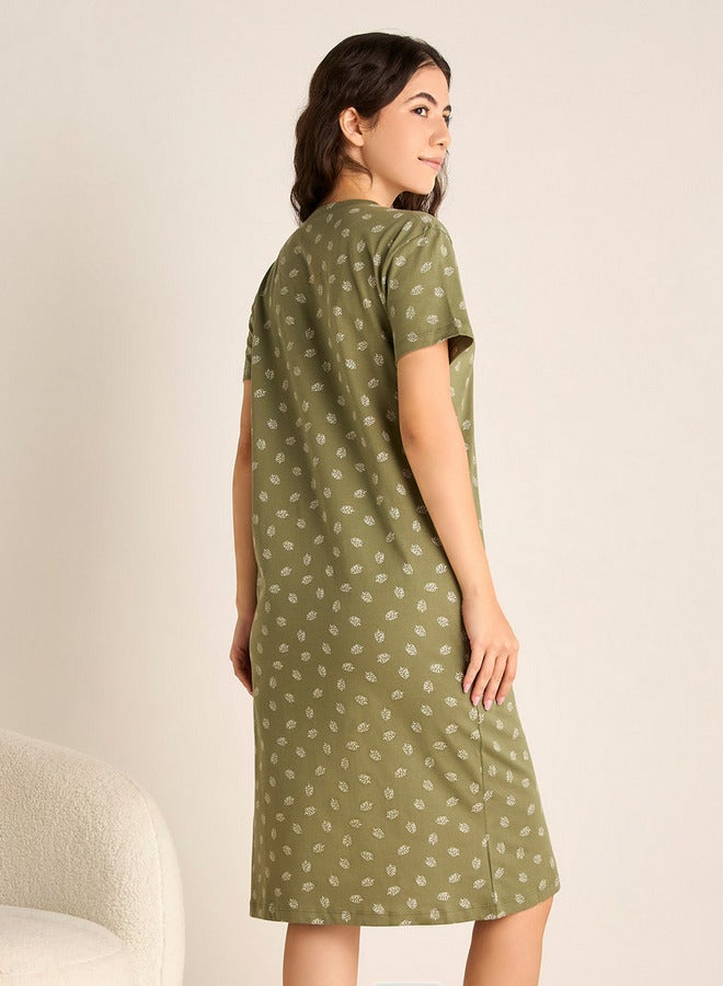 سبلاش فيڤ قميص نوم بأكمام قصيرة وطبعة أوراق شجر - Image 3