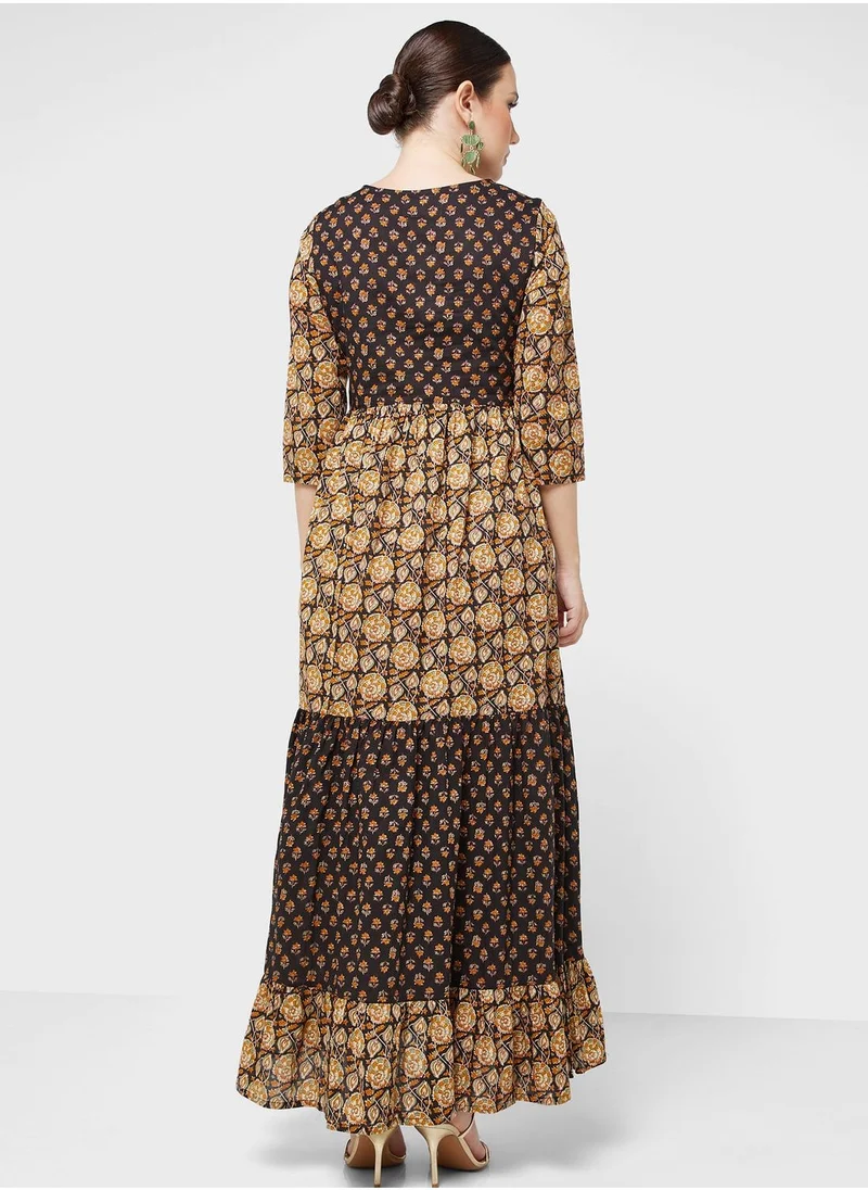 ARABIAN CLOSET Embroidered Crew Neck Jalabiya