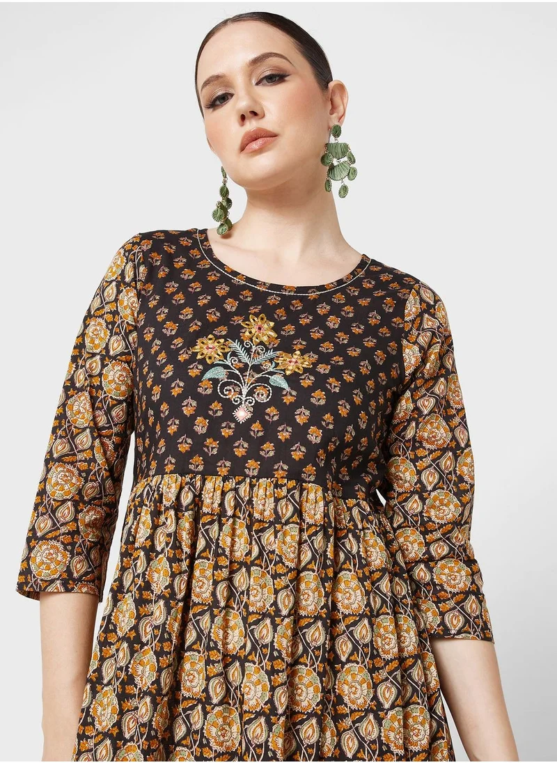 ARABIAN CLOSET Embroidered Crew Neck Jalabiya