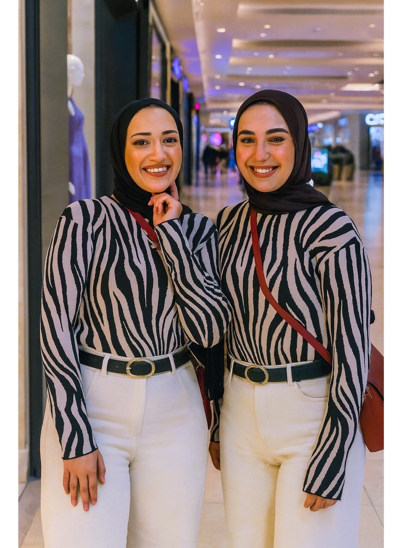 بلوزة مشجرة بنقشة زيبرا جريئة بتصميم انيق ولوك عصري يخطف الأنظار ويمنحك إطلالة مليانة وجاذبية كود 4501.1 - Image 2