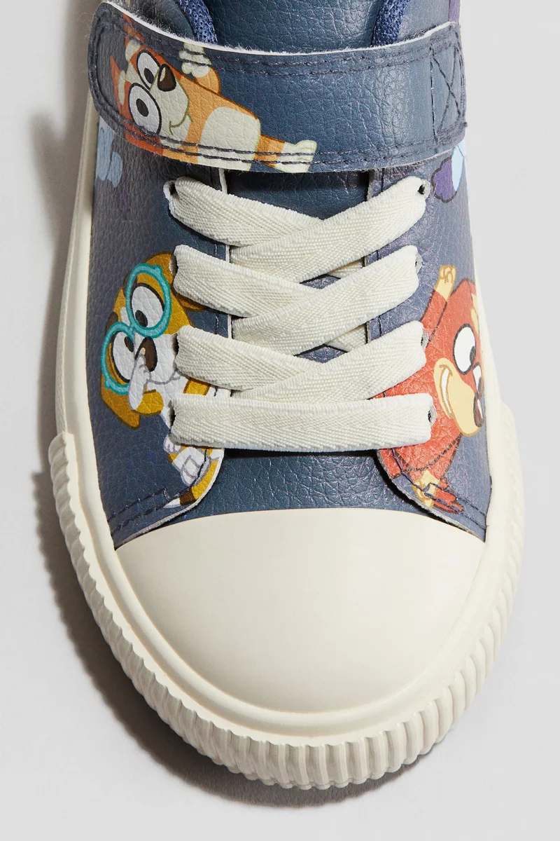 اتش اند ام حذاء رياضي مطبوع