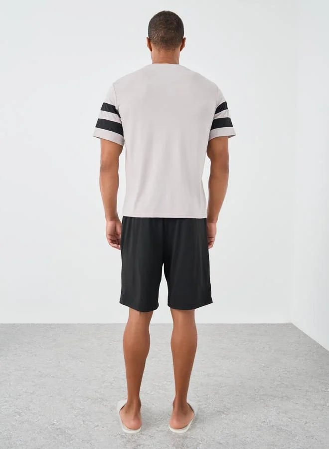 Styli Styli Men Contrast Striped Short Sleeve T-Shirt and Shorts Set