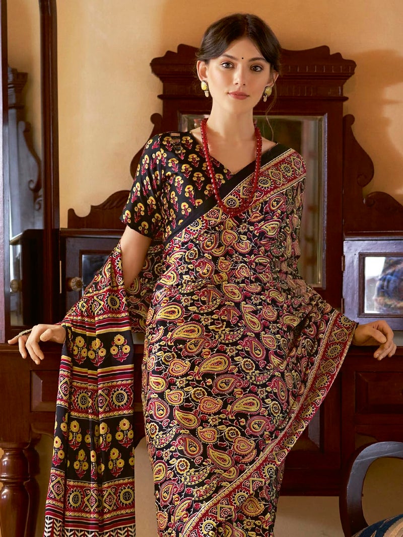 saree mall ساري مول ساري مطبوع بتصميم أجرخ للنساء من قماش الساتان كريب مع قطعة بلوزة غير مخيطة (أسود_MOHAR202B_HS) - Image 4