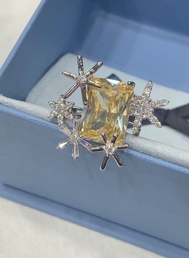 HEFANG Advanced Personalized Snowflake Shaped Brooch  - Image 1
