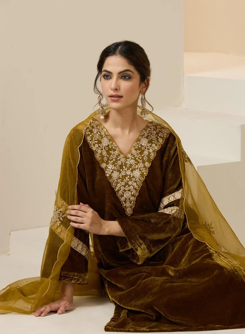 ISHIN Women's Beige Velvet Embroidered Tunic Full Length Casual Straight Fit Kurta Set