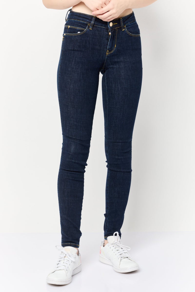 GUESS جينز دنيم ضيق للنساء، لون أزرق داكن - Image 1