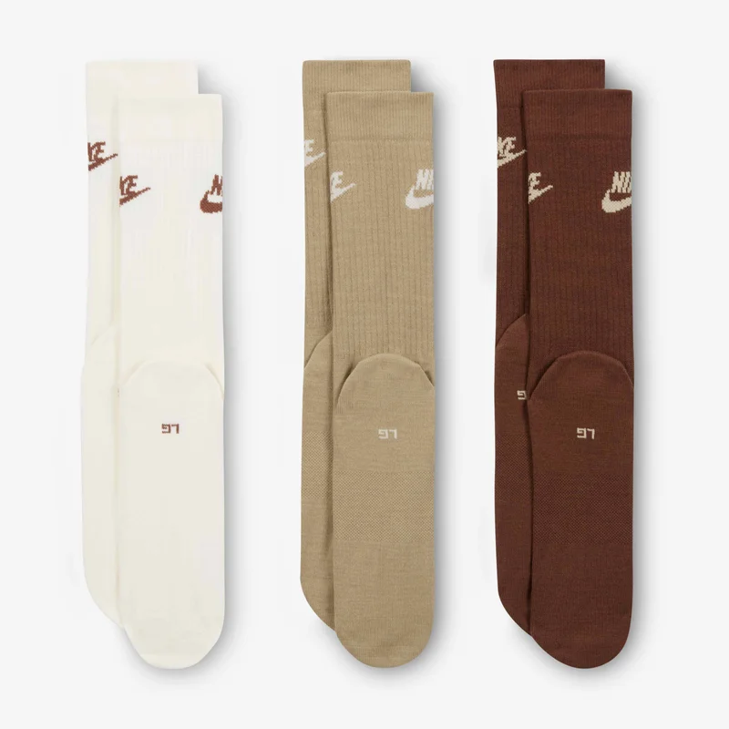نايكي Sportswear Everyday Essential Crew Socks (3 Pairs)
