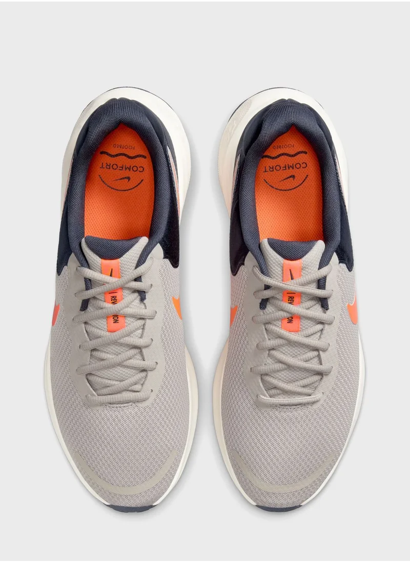 Nike Revolution 7