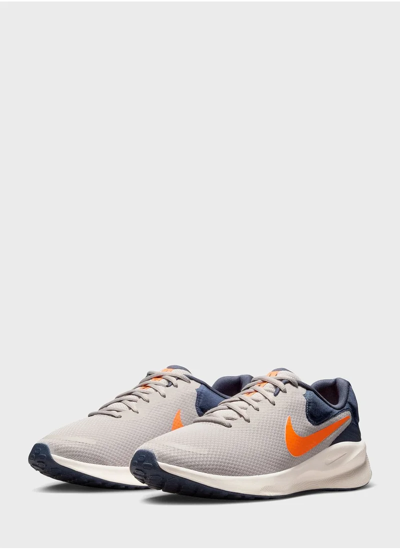 Nike Revolution 7