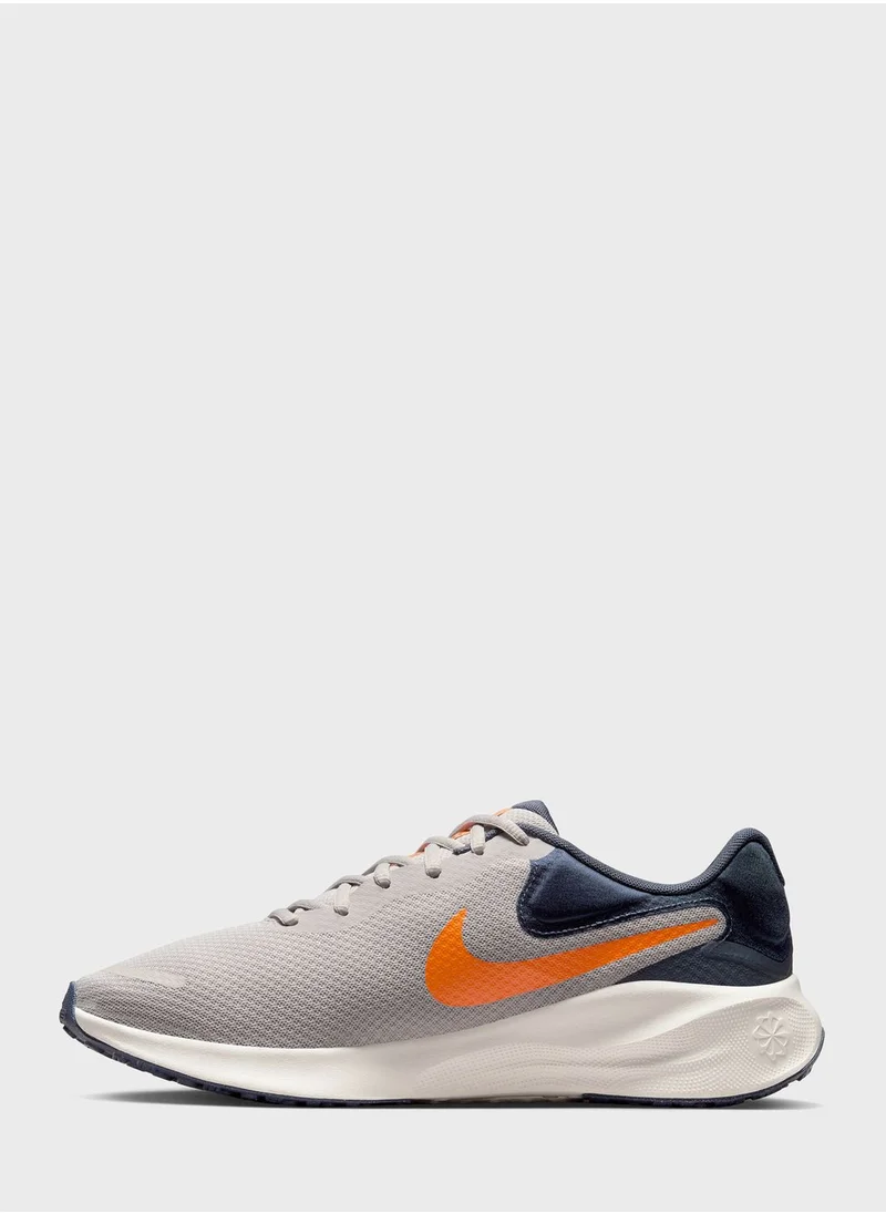 Nike Revolution 7