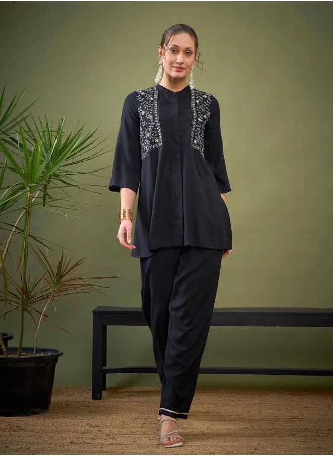 SASSAFRAS Embroidered Mandarin Collar Shirt & Pants Co-Ord