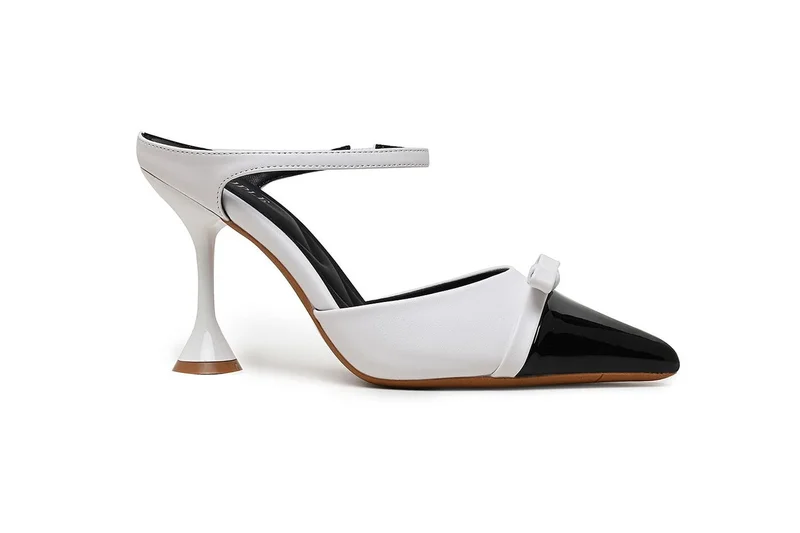 كابلي حذاء بكعب عالٍ مدبب بلونين