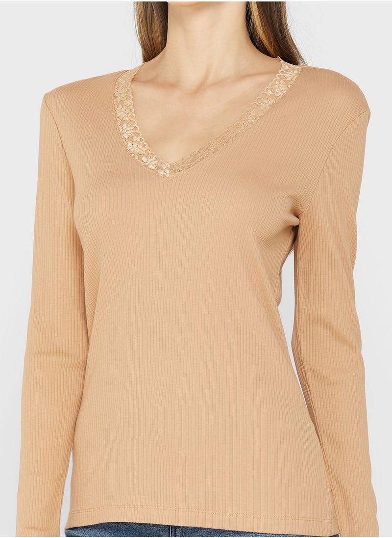 VERO MODA - Lace Neckline Top - Image 1