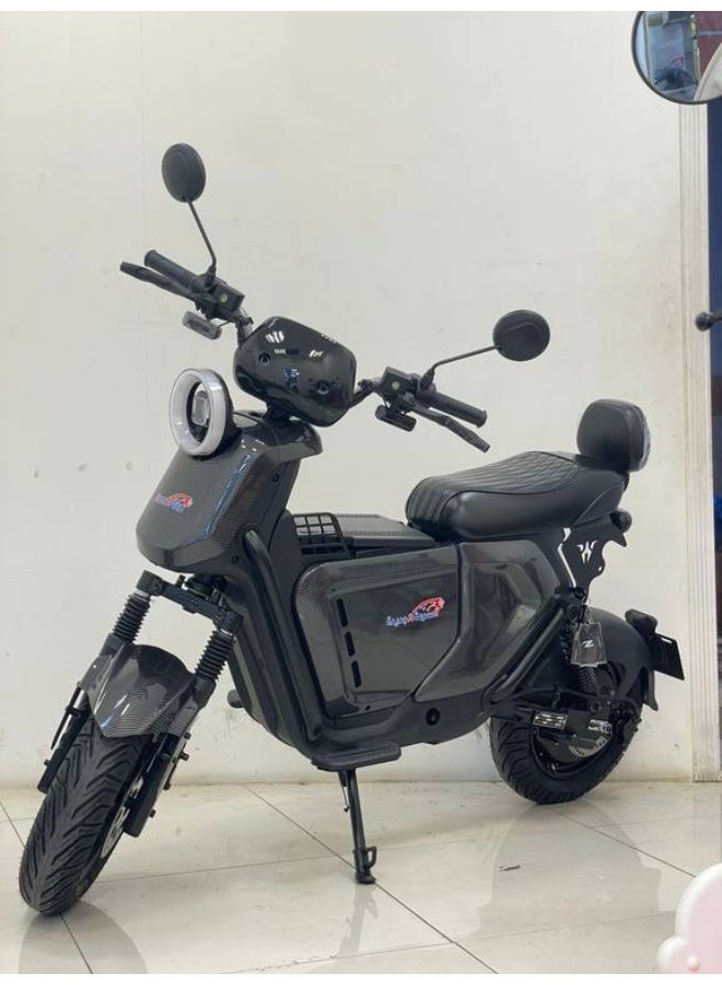 NEWSPEED Electric motorcycle with a 60V battery, equipped with front and side lights, remote start, oil brakes, mobile phone charger, and a modern, advanced design. - Image 2