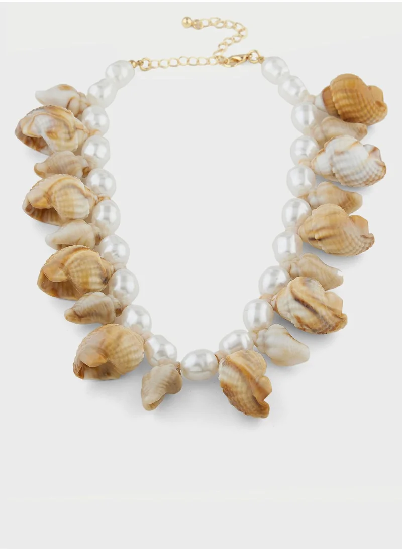 Ginger Shell Charm Pearl Choker Necklace