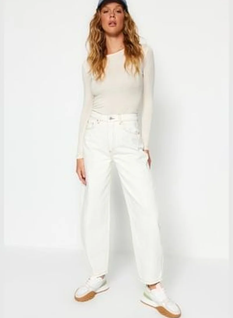 trendyol White High Waist Barrel Jeans TWOSS23JE00295