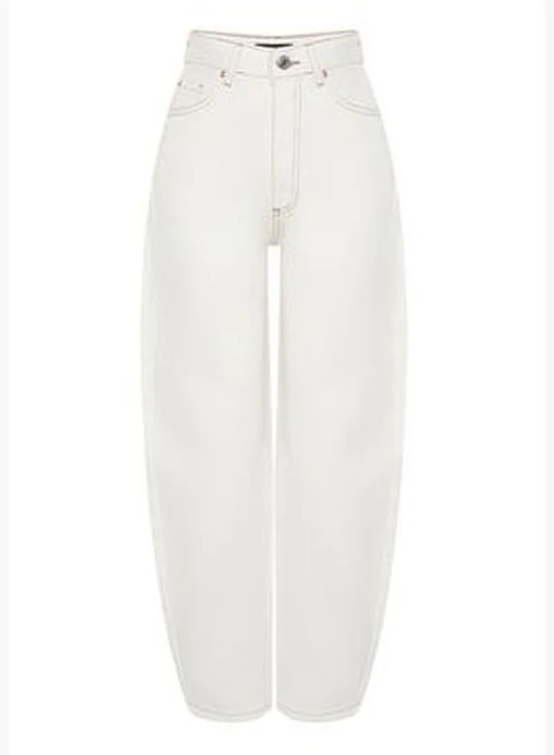 trendyol White High Waist Barrel Jeans TWOSS23JE00295