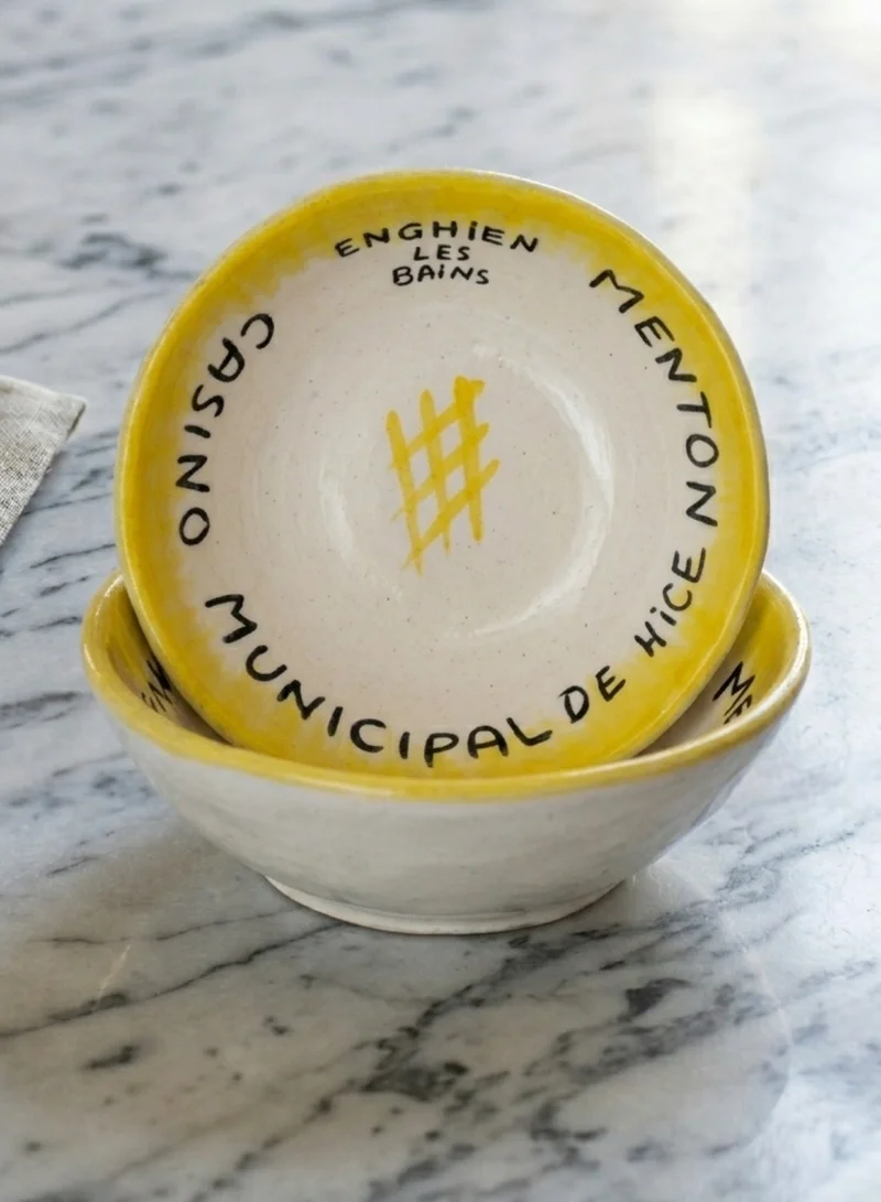 سوق الزعفران وعاء مستوحى من الطراز الفندقي الكلاسيكي مع رسومات زخرفية – باللون الأصفر