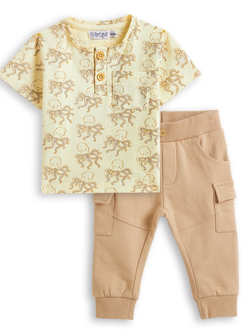 Dirkje Boys Set - Short sleeve Printed T-shirt & Cargo trousers with Elasticated waist - Image 1