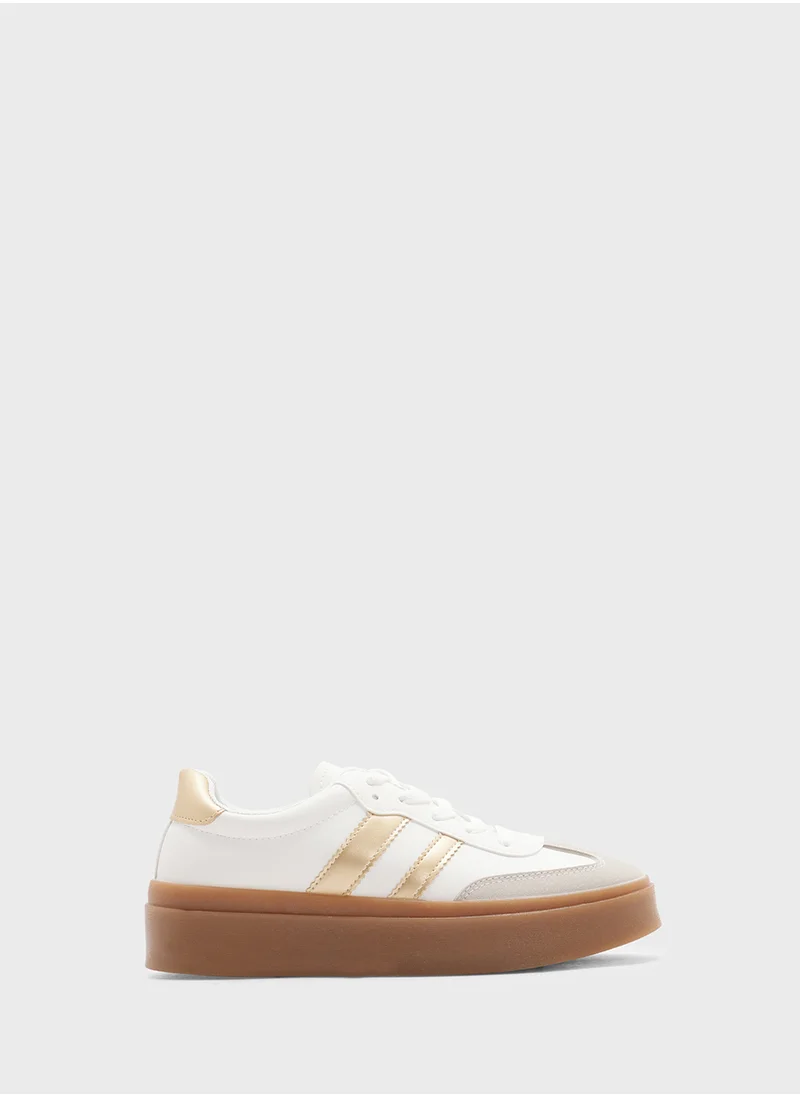 كلاوس Striped Sneaker