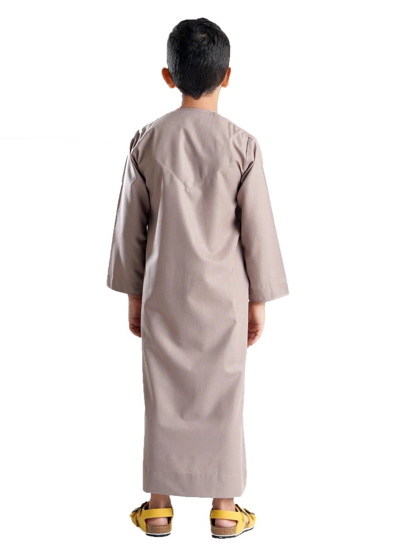 متقلبة - ثوب كندورة للأطفال: احتضن التقاليد مع هذا الزي الإسلامي العربي للأولاد - مثالي للصلاة الإسلامية والملابس الأنيقة. براعة متفوقة للراحة. - Image 1