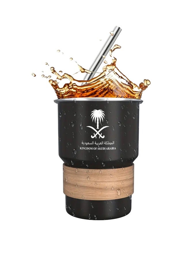 إليغلام كوب قهوة من الفولاذ المقاوم للصدأ 304 سعة 500 مل – تصميم بشعار السعودية، كوب سفر محمول للمشروبات الساخنة والباردة، يشتمل على ماصّة وغطاء مقاوم للحرارة ومانع للتسرب – مثالي للاستخدام في المنزل والمكتب وفي الهواء الطلق (أسود) - Image 1