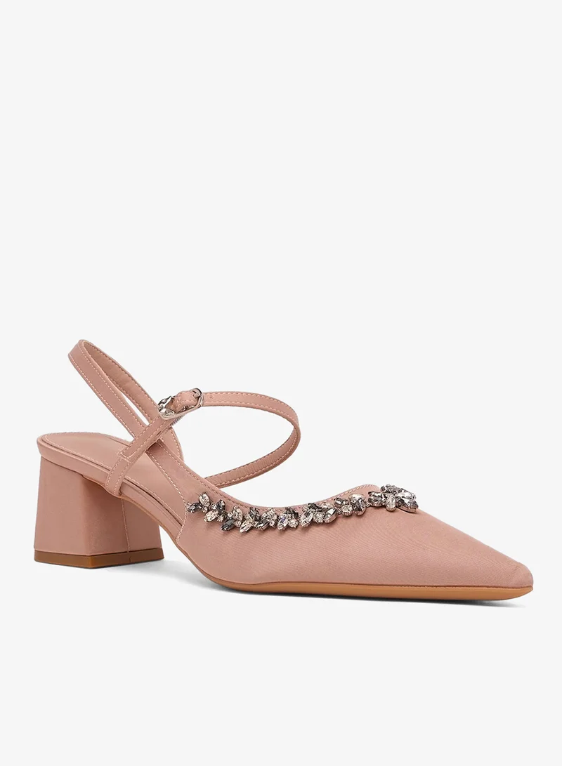 خزانة حذاء بكعب متوسط مزين