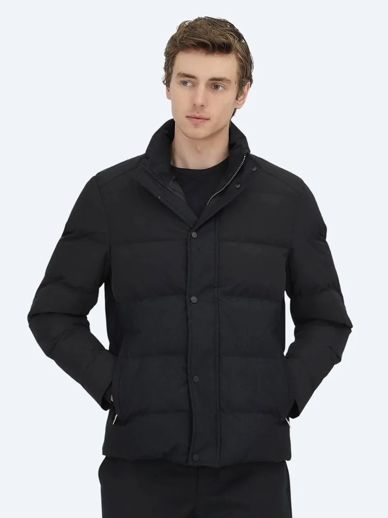 كيب معطف أسود بقصة عادية وغطاء رأس، مصنوع من نسيج منسوج غير رسمي