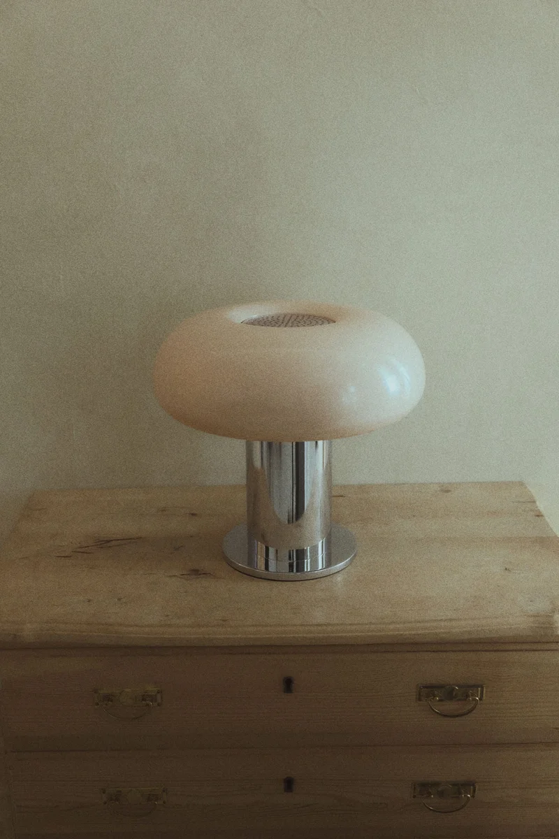 اتش اند ام مصباح طاولة معدني