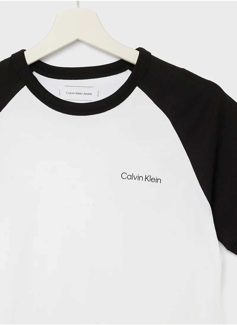 كالفن كلاين جينز Youth Essential Logo T-Shirt