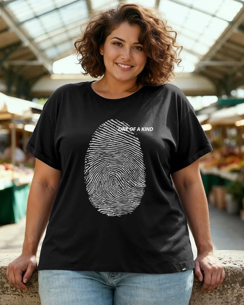 bewakoof Women's Jet Black One Of A Kind Graphic Printed Boyfriend Plus Size T-shirt