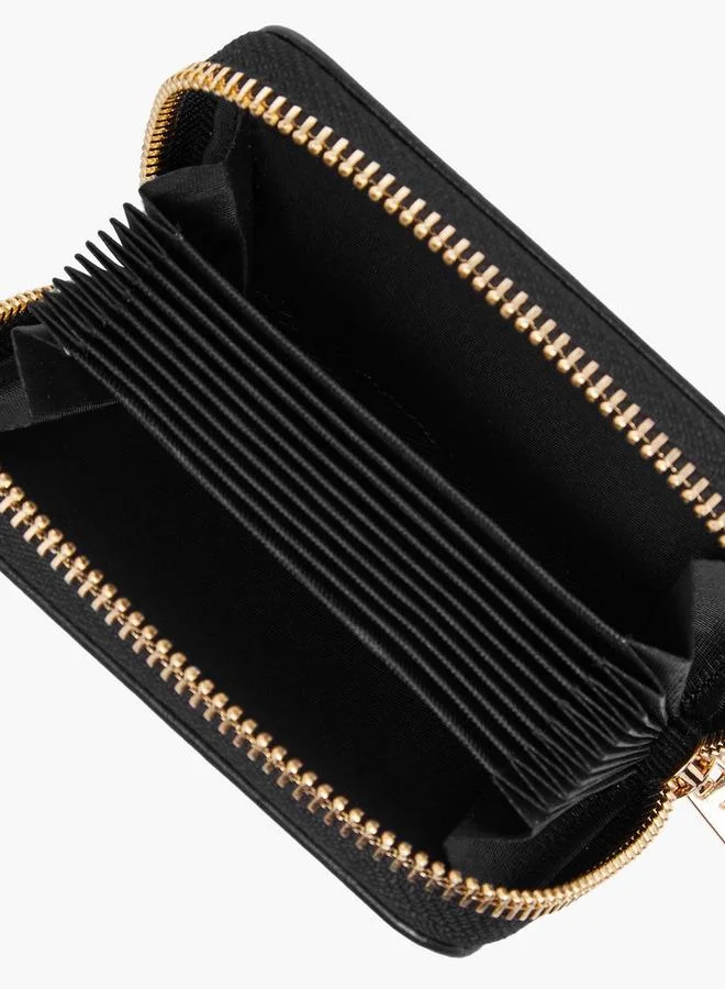 فلورا بيلا من شو إكسبرس محفظة بسحاب حولها