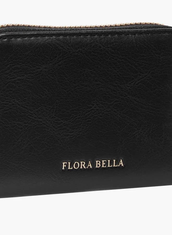 فلورا بيلا من شو إكسبرس محفظة بسحاب حولها