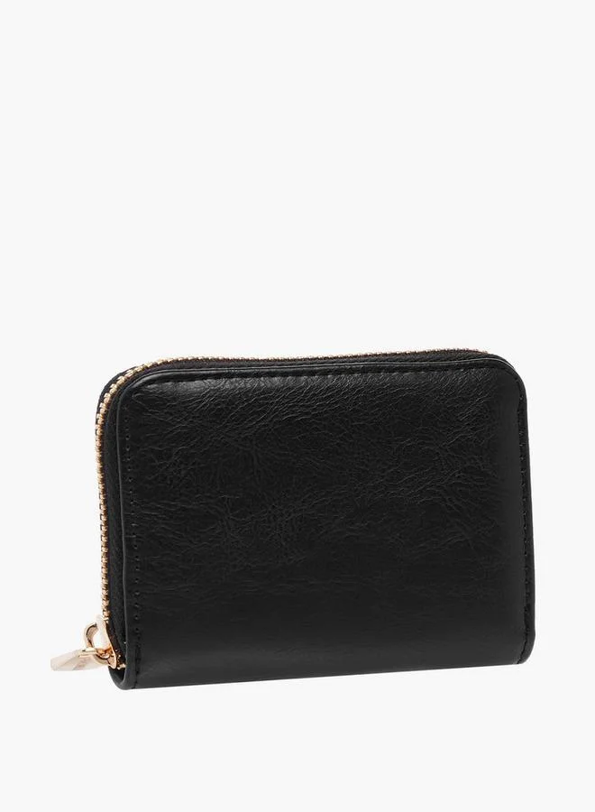 فلورا بيلا من شو إكسبرس محفظة بسحاب حولها