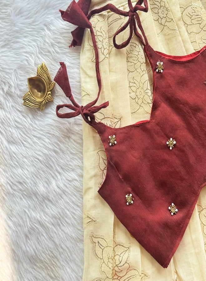 Picksparrow طقم ليهينغا للبنات الصغيرات من بيكسبارو مع تشولي مزخرف، وبلوزة من القطن والحرير مزينة بالأحجار والخرز، وتنورة من القطن اللامع بحافة ذهبية (بلوزة قصيرة) (لون عنابي، 3-6 أشهر) - Image 3