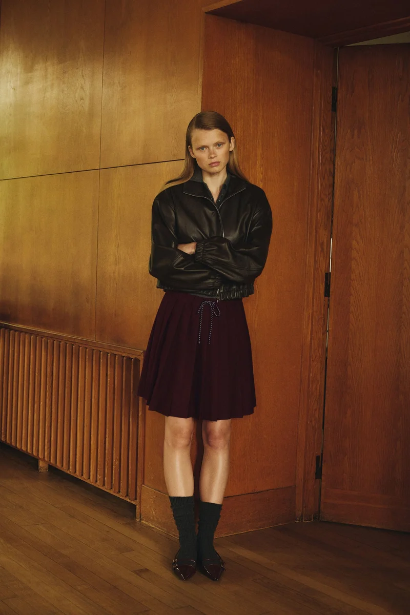 اتش اند ام تنورة ميني مزينة بكسرات