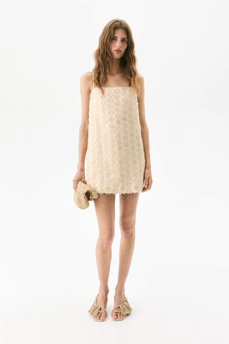 اتش اند ام فستان بشرائط بتصميم مزخرف