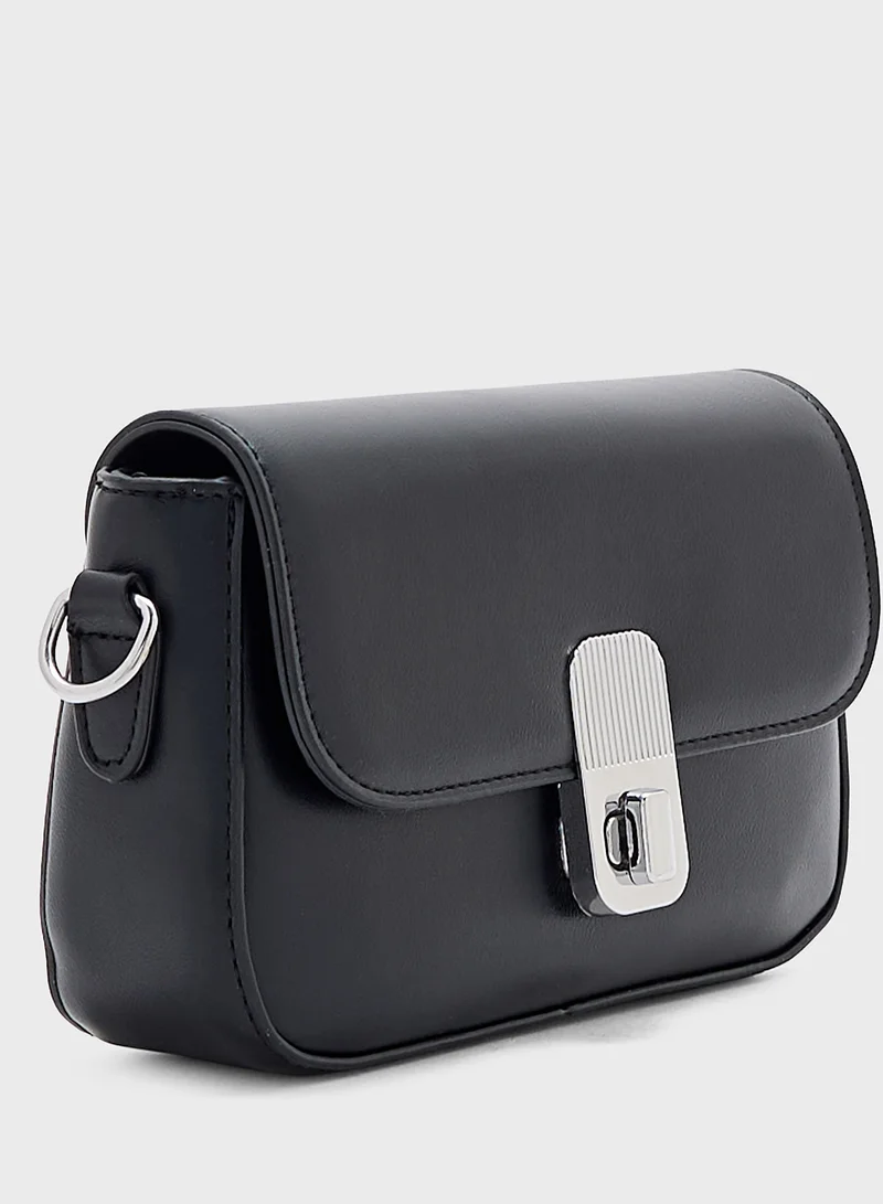 جينجر Metal Clasp Crossbody Bag