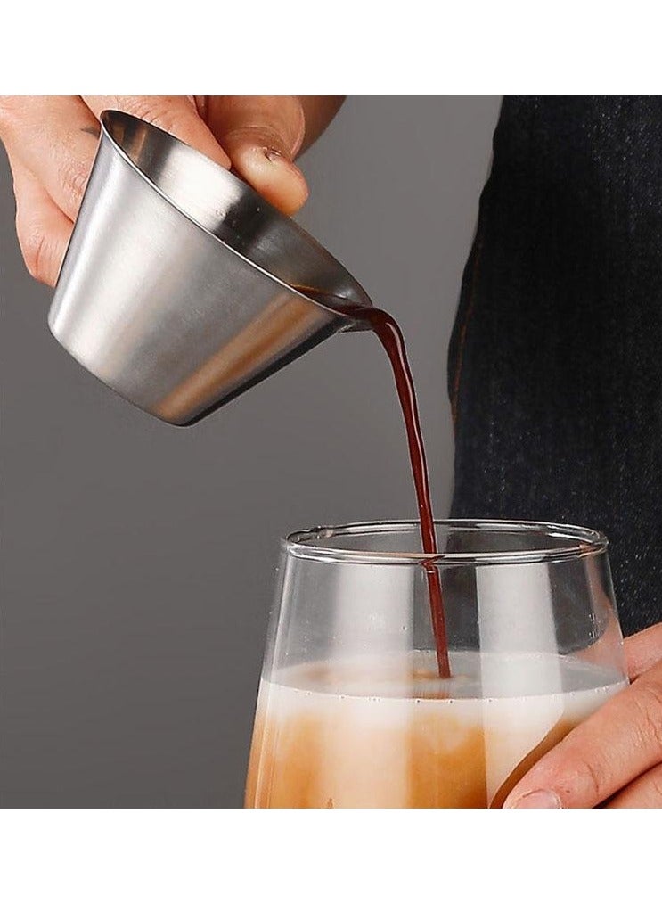 كوب معياري من الستانلس ستيل سعة 100 مل بمقبض خشبي وتدريج داخلي لقياس وصب القهوة والصوصات بدقة بتصميم أنيق ومتعدد الاستخدامات - Image 2