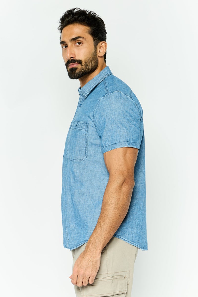 GAP قميص رجالي عادي بقصة مريحة بأكمام قصيرة، أزرق - Image 4