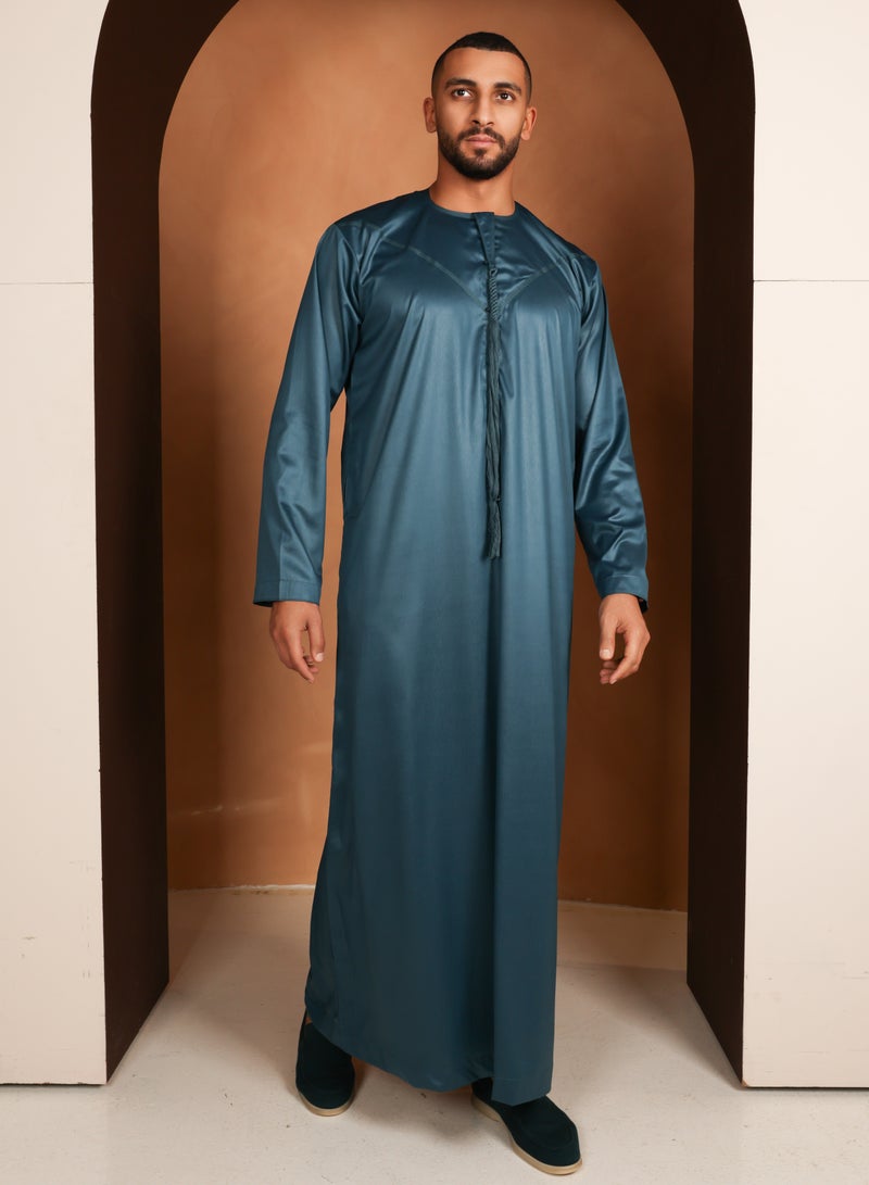 ييجو من مريم Kandhoura Ismael – Deep Teal Emirati Kandhoura – Soft Satin Blend | Elegant & Lightweight Traditional Wear - 52CM - Teal  - Image 2