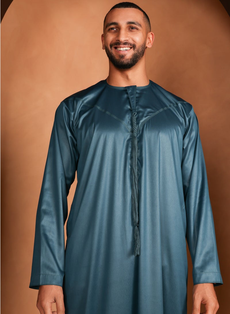 ييجو من مريم Kandhoura Ismael – Deep Teal Emirati Kandhoura – Soft Satin Blend | Elegant & Lightweight Traditional Wear - 52CM - Teal  - Image 4