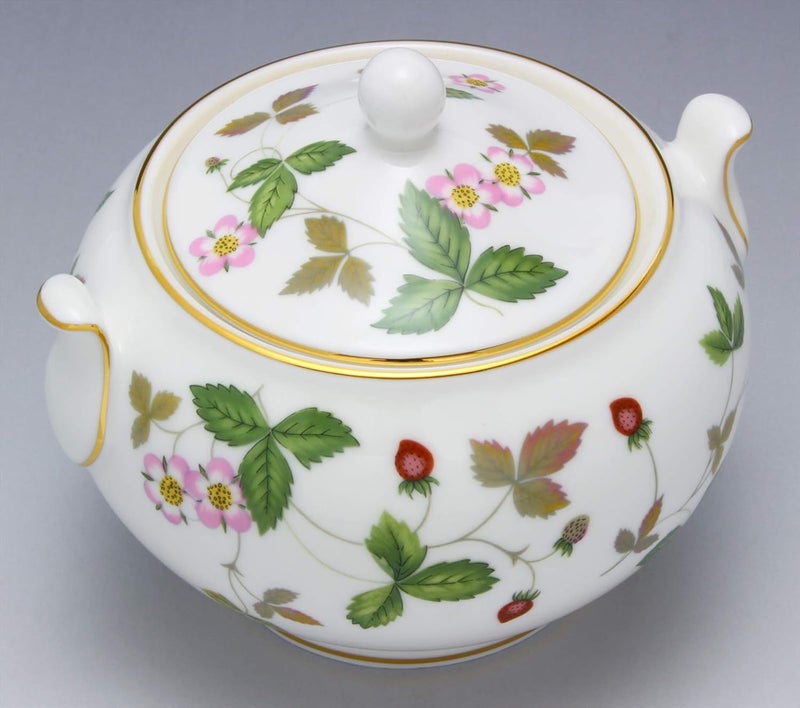 Wedgwood Wedgwood Wild Strawberry Covered Sugar 68 oz Multi  - Image 2