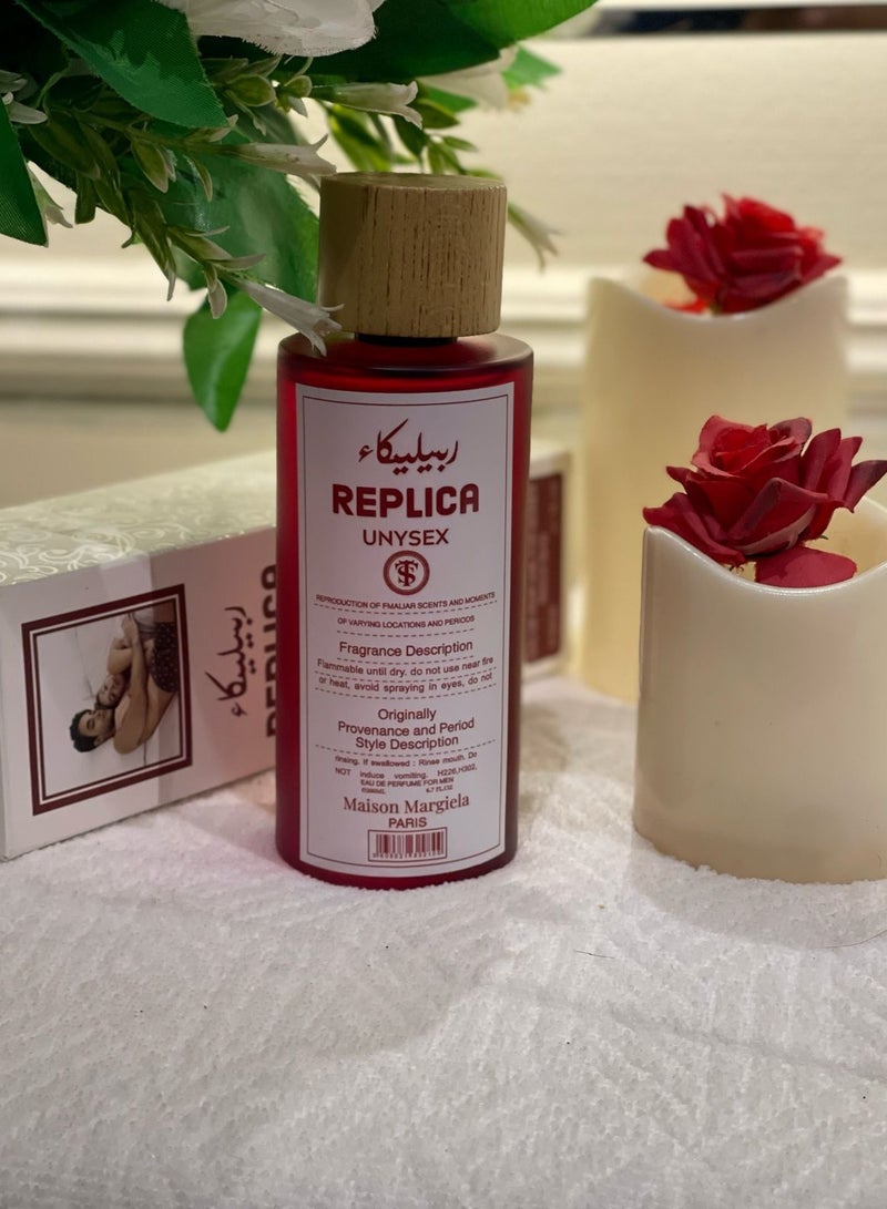 Replica Designed for the bold, confident, and eccentric woman, the fragrance opens with notes of clove, pink pepper, and orange blossom, while the heart notes are chestnut, guaiac wood, and juniper. - Image 2