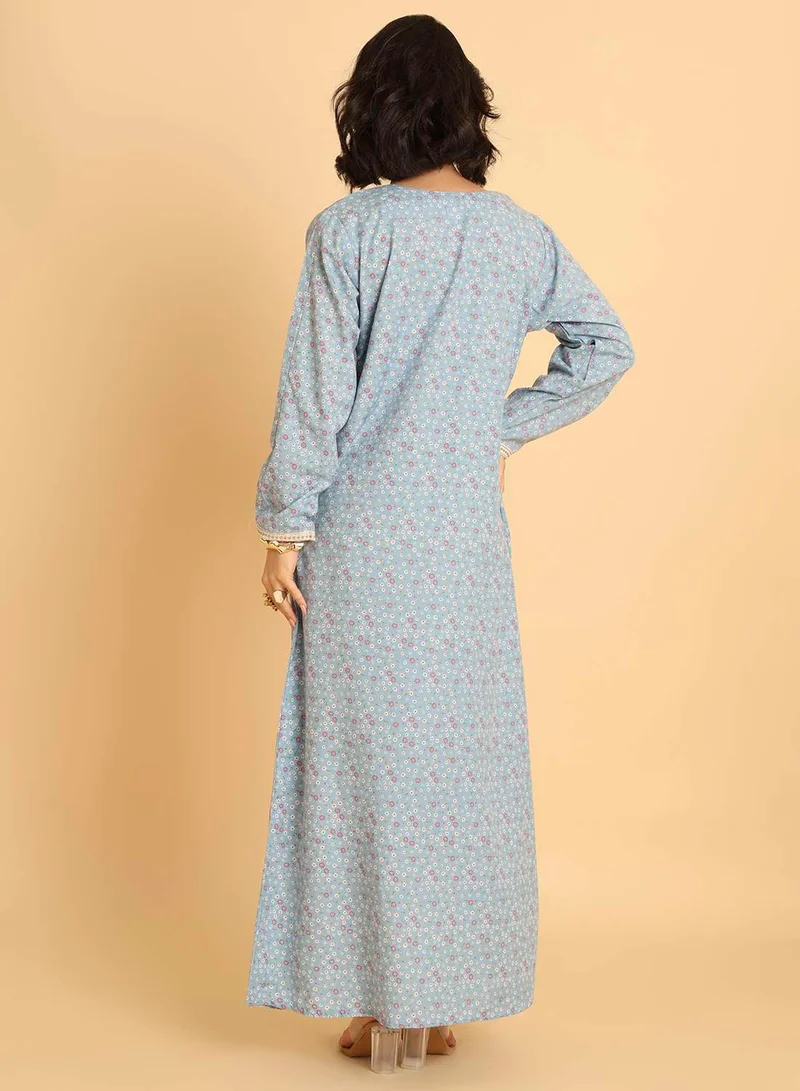 هانا آند سارا جلابية عربية تقليدية - أزرق فاتح مع تطريز مفصل