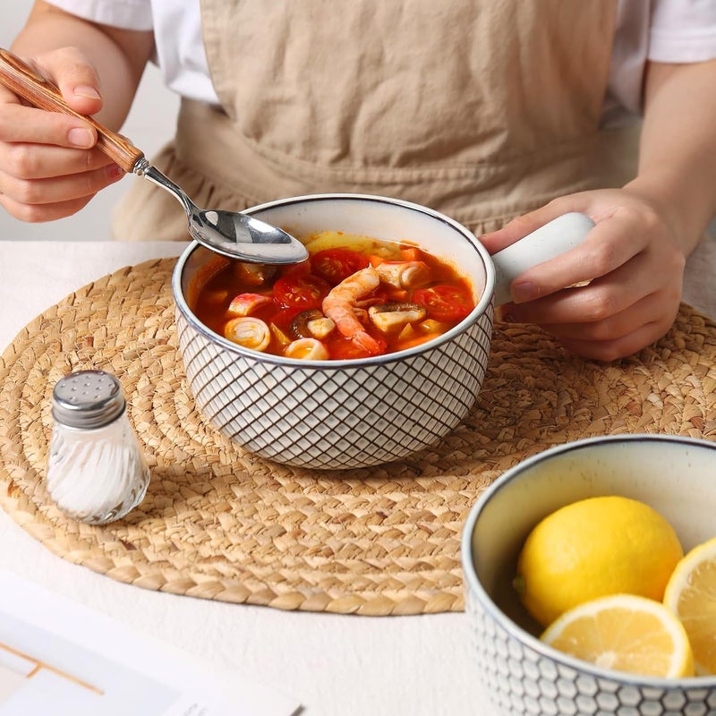 MONITO أوعية حساء البصل الفرنسي MONITO سعة 28 أونصة مع مقابض قابلة للتكديس من السيراميك مجموعة من 4 أوعية حساء آمنة للاستخدام في الفرن والميكروويف وغسالة الصحون للحساء ومرق اللحم والمعكرونة باللونين الأبيض والأزرق - Image 5